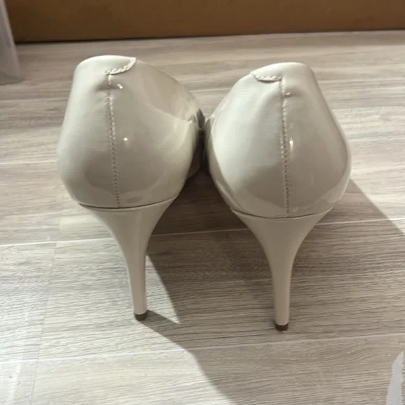 Women’s White High Heels size 11 - Picture 3 of 6